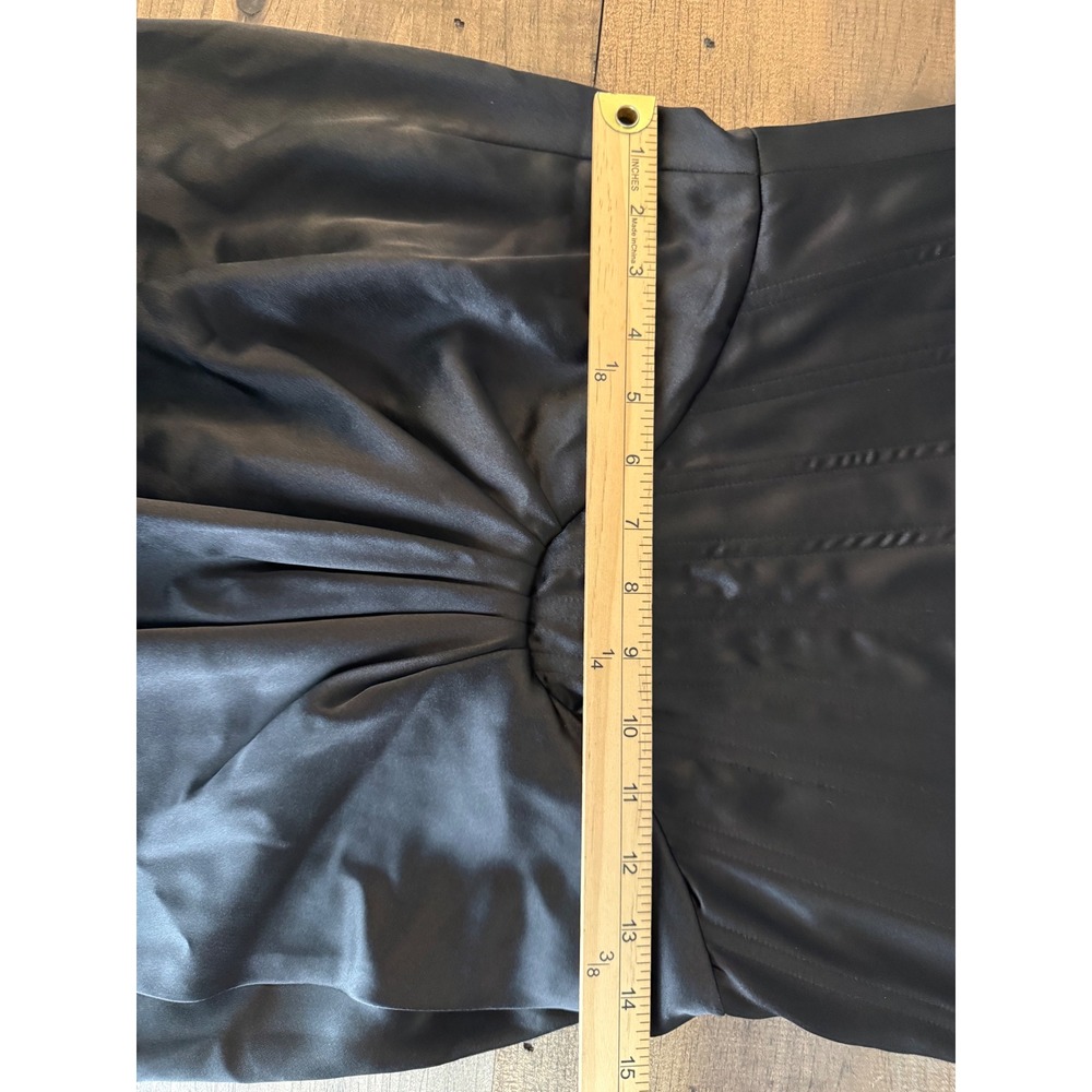 Gianni Bini Daphne Satin Ruched S
Strapless Asymmetrical Hem Sheath Dress Size 6 - Picture 10 of 14